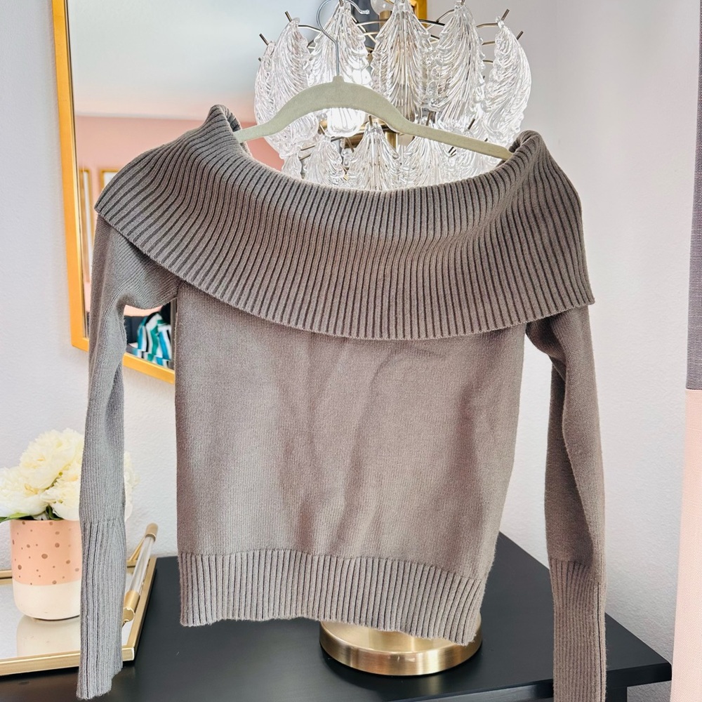 Elegant Off-Shoulder Hunter Green Sweater